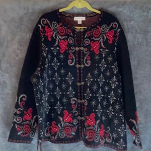 Beautiful 2X winter sweater with metal clasps